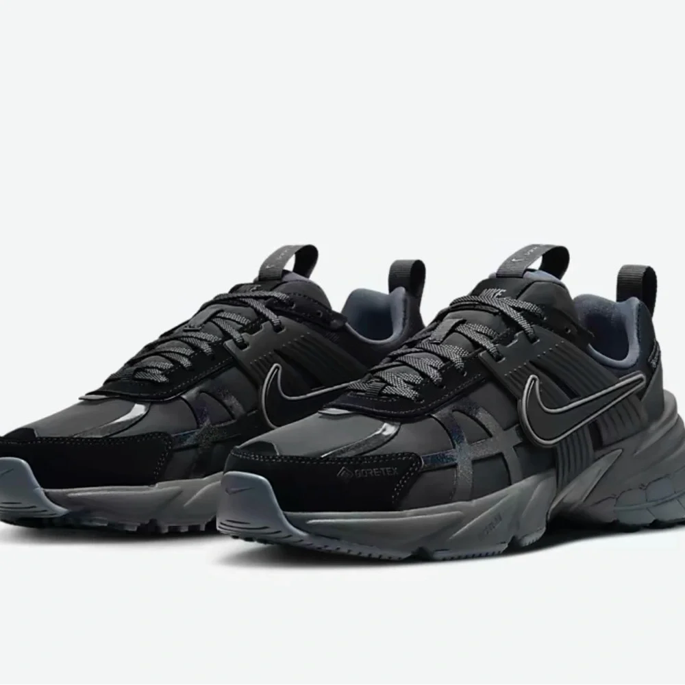 Nike women’s V2K Run GORE-TEX sneakers - Picture 2 of 15